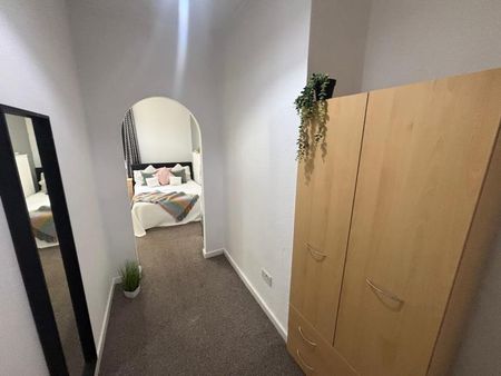 1 bedroom in a house share to rent - Photo 3