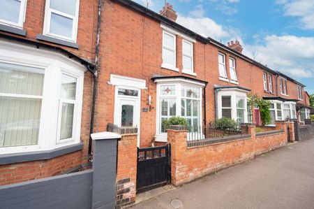 2 bedroom terraced house - Photo 4