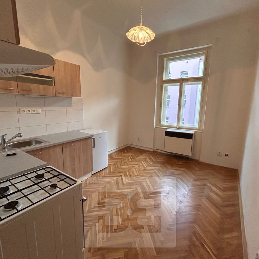 Apartment for rent, 2+kk - 1 bedroom, 38m - Photo 1