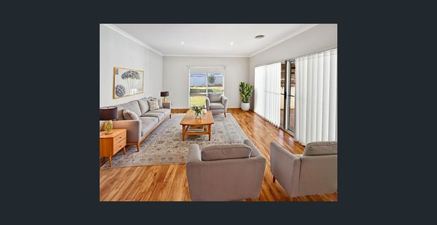 Huge Family Home - Photo 1