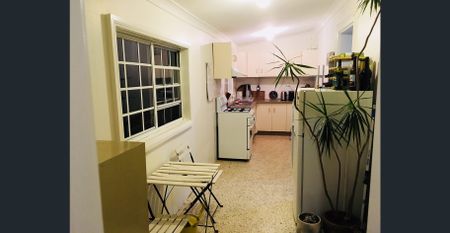 SPACIOUS 1 BEDROOM UNIT IN EXCELLENT LOCATION - Photo 3