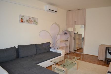 Modern renovated flat, quiet area close to the University - Fotó 3