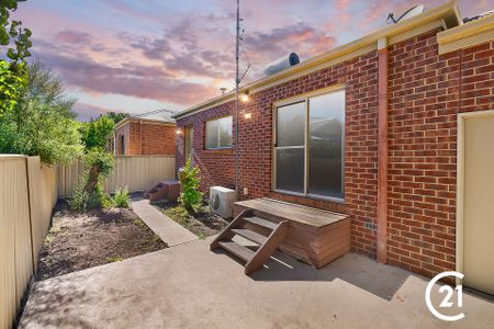 Modern Townhouse - Photo 3