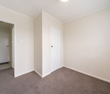 Charming 2BR Unit in Wainuiomata - Photo 2