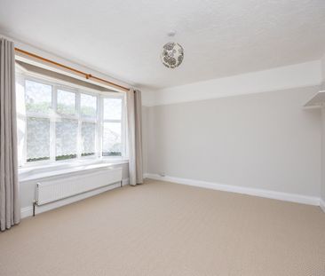 3 Bed Semi-Detached House, Coombe Road, BN2 - Photo 6