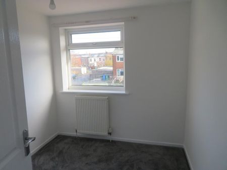 3 bedroom terraced house to rent - Photo 3
