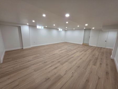 For Lease - 250 Sunset Ridge, Vaughan, Ontario - Photo 3