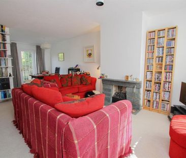 3 bedroom House To Let - Photo 2