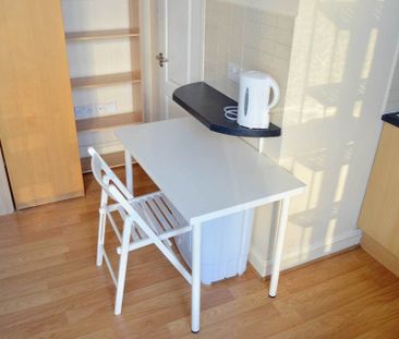 Price £900 pcm - Available 14/05/2026 - Furnished - Photo 5