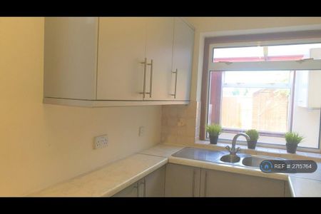3 bedroom terraced house to rent - Photo 5