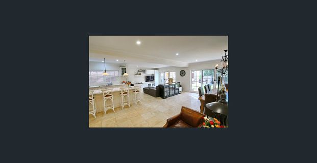 Stunning Low Maintenance Family Home - Photo 1