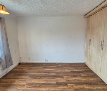 3 bedroom flat to rent - Photo 6