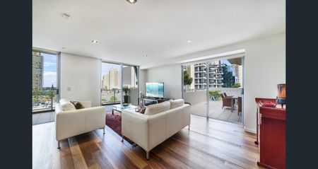 Spacious 3-Bedroom Penthouse / Level 7 | Ocean and Canal Views | Two Level Layout | Surfers Paradise - Photo 3