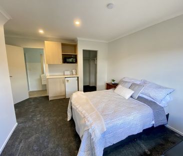 Modern fully furnished studio room with open plan communal lounge, ... - Photo 3