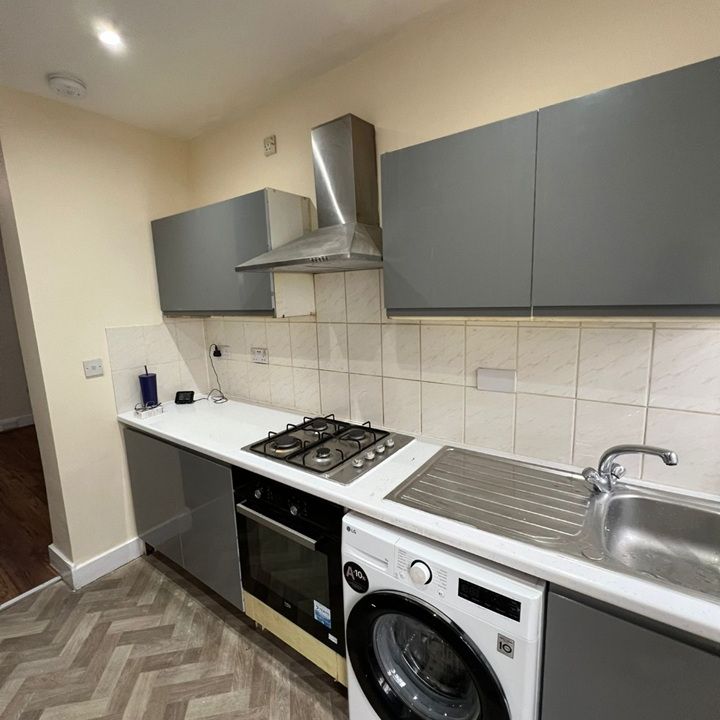 2 Bed Flat, Dersingham Avenue, E12 - Photo 1