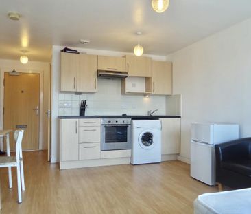 Studio to rent - Photo 1