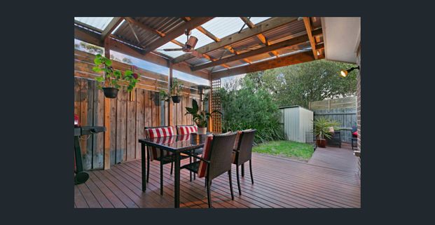 Stylish 3 Bed + 1 bath + Single Garage - Photo 1