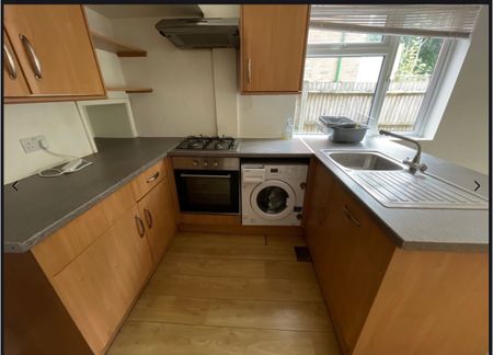 Room in a Shared House, Cromwell Road, SO15 - Photo 4