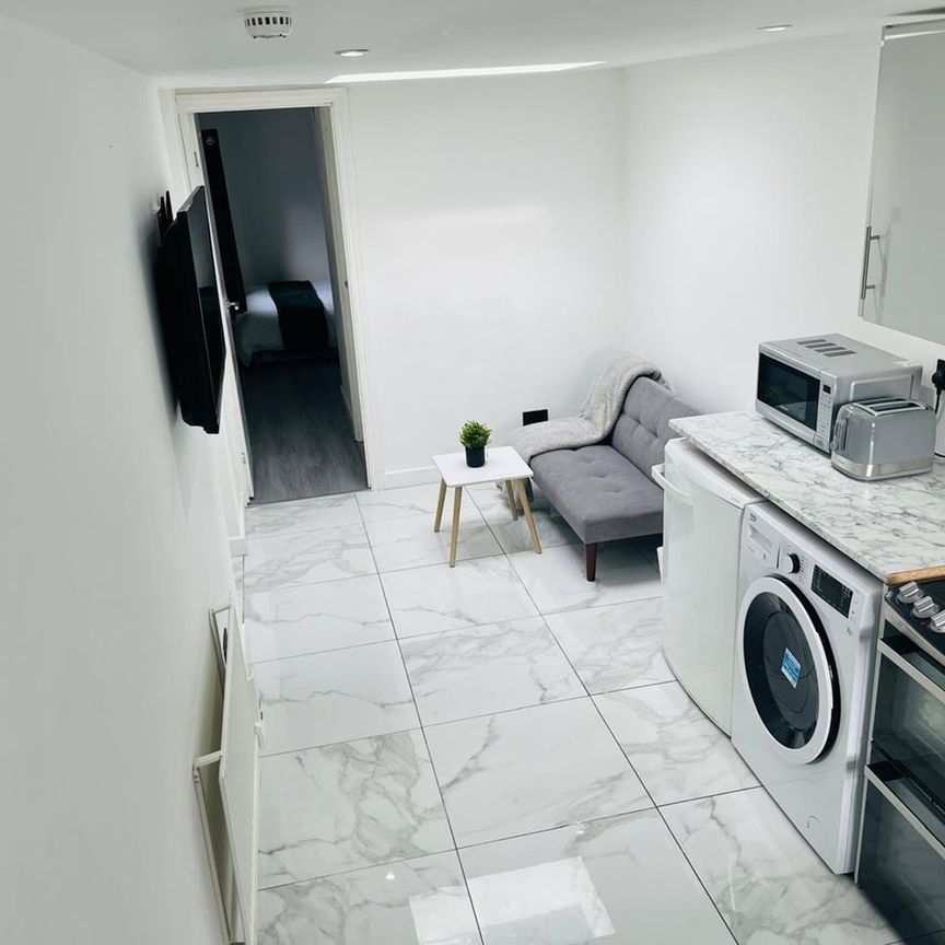 1 Bed Flat, Manchester, M12 - Photo 1