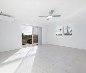 Renovated Central Apartment! - Photo 1