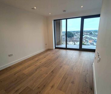 2 Bed Flat, Oto Tower, IG3 - Photo 3
