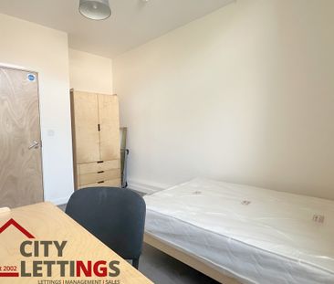 4 Bedroom Apartment - Photo 6
