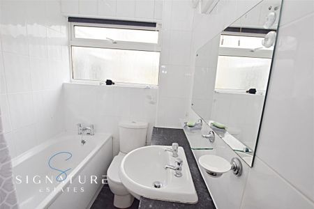 2 bedroom flat to rent - Photo 3
