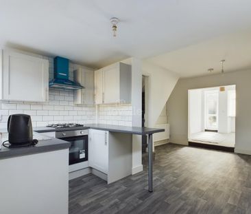 2 bedroom terraced house to rent - Photo 4