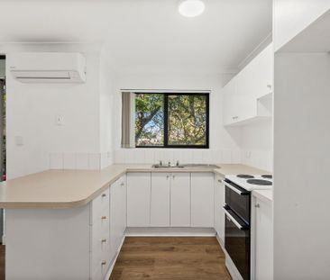 Relaxed Living in a Quiet North Wollongong Pocket - Photo 3