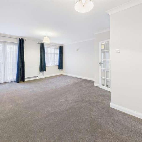 Gainsborough Court, Walton-on-thames, KT12 - Photo 1