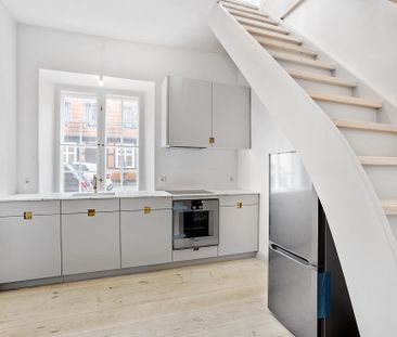 Spændende lejlighed i to plan i imponerende ejendom - Photo 5