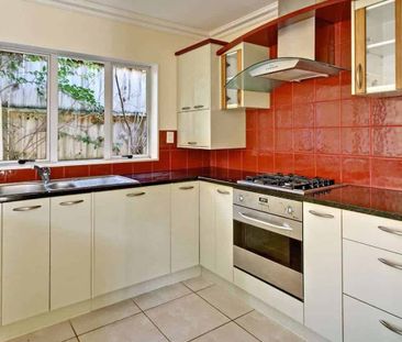 Lovely 1 level brick and tile home available for rent. - Photo 3