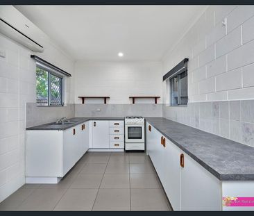 Private, Spacious & Conveniently Located! - Photo 3