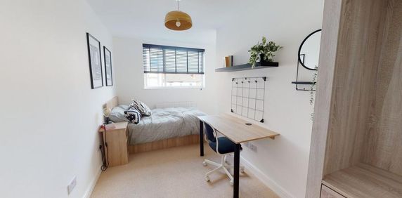 3 bedroom flat to rent - Photo 2