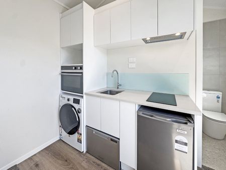 Welcome home to 81A Endeavour Street - Photo 5