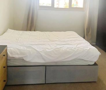 3 bedroom flat to rent - Photo 2