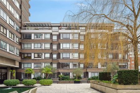 This immaculate two bed apartment with a 24-hour porter and a convenient lift - Photo 2