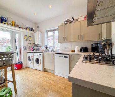 1 bedroom in a house share to rent - Photo 3