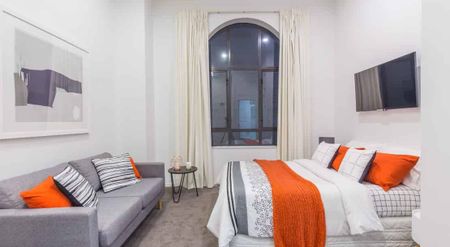 Stylish Furnished Studio in Prime Location - Photo 4