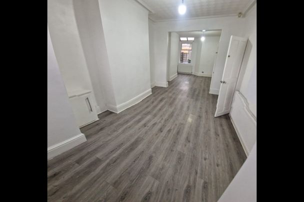 3 Bed Semi-Detached House, Greenhill Road, M8 - Photo 1