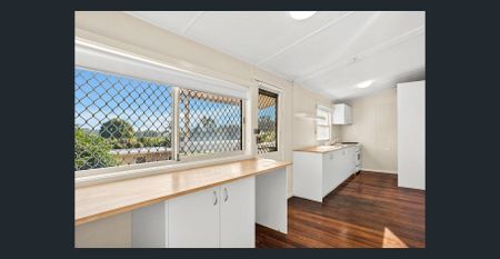 Light filled 3 bedroom home - Photo 5