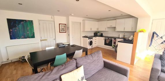 1 bedroom in a house share to rent - Photo 2