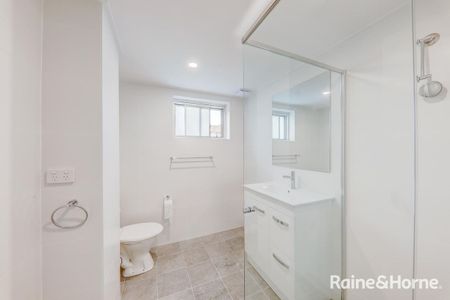 Modern and Stylish Two Bedroom - Photo 5