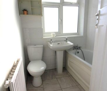 3 bedroom end of terrace house to rent - Photo 3