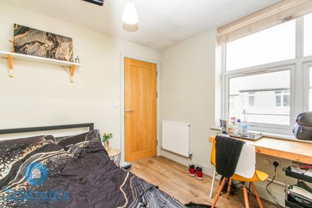 2 bed Apartment for Rent - Photo 5