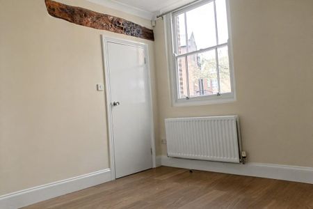 3 bedroom mews to rent - Photo 3