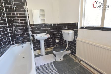 4 Bedroom Flat - Photo 2