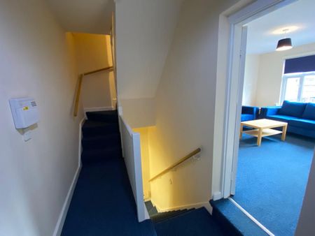 3 bedroom flat to rent - Photo 5