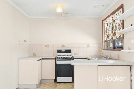 10 Sue Court, Hampton Park VIC - Photo 3