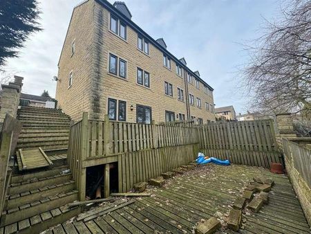 Dove Court, Wyke, Bradford, BD12 - Photo 2